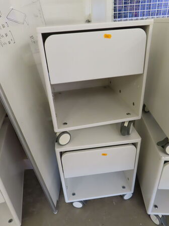 2 stk. Skuffemodul/sengebord på hjul