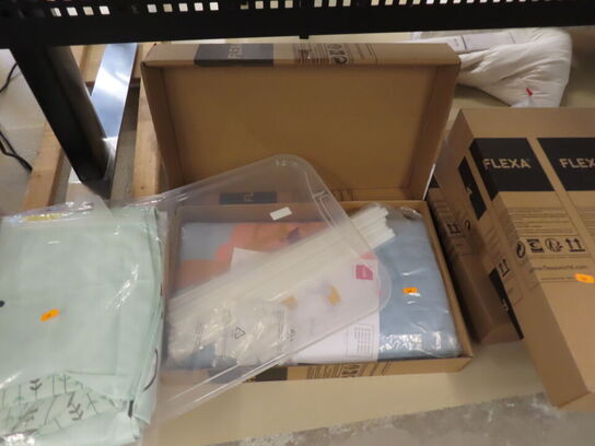 Blandet lot med alt på og under bordet (bord medfølger ikke)