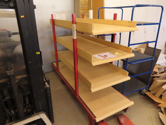 Reol på hjul med fire hylder