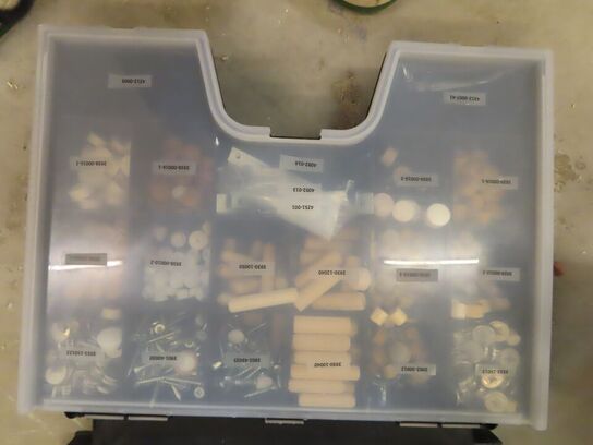 3 stk. Sortimentskasser med indhold, samt service kasser