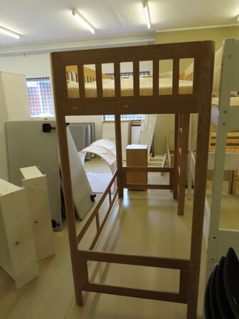 PROTOTYPE Børneseng halvhøj med madras