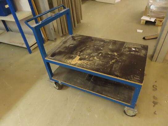 Rullebord med to hylder