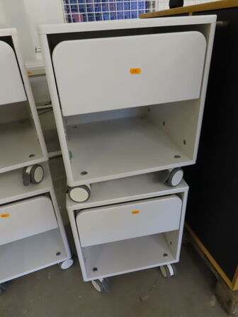 2 stk. Skuffemodul/sengebord på hjul