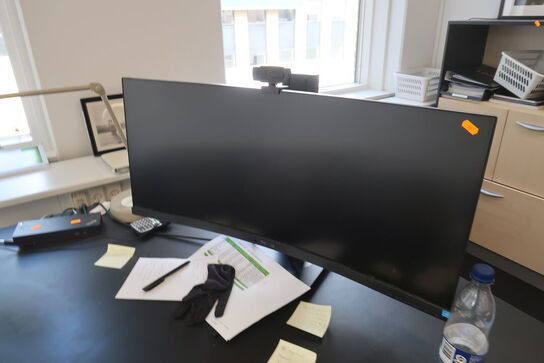 Computerskærm samt dockingstation