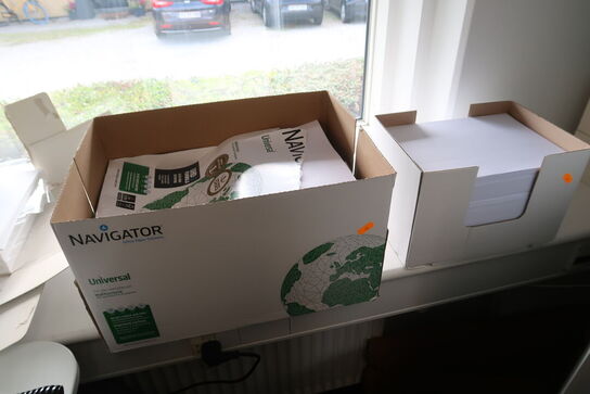 2 stk. stålskabe med kontorartikler