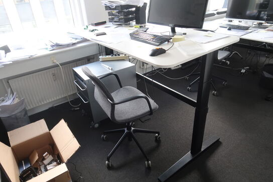 El. hæve/sænke skrivebord,skuffemodul samt kontorstol