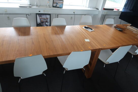 2 stk. konferenceborde samt 9 stk. stole UDEN INDHOLD