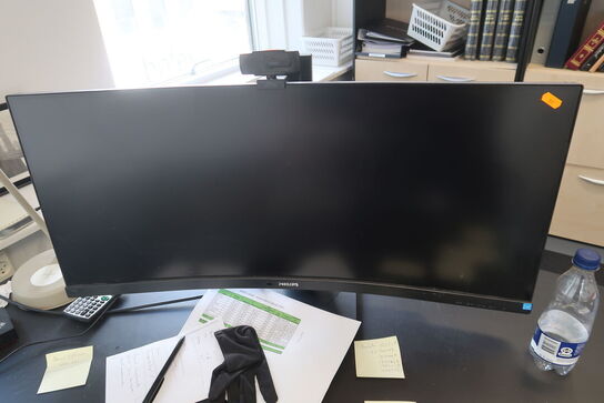 Computerskærm samt dockingstation