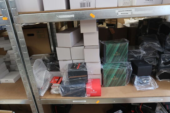 7x2 fag lagerreoler med displayudstyr, kasser, skilte m.m. til ure og smykker