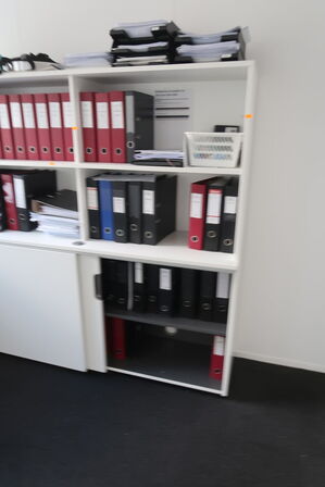 Reol uden indhold