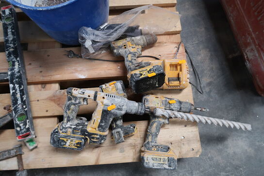 4 stk. akku håndværktøj DEWALT DCF850, DCD796 med 3 stk. batterier og lader