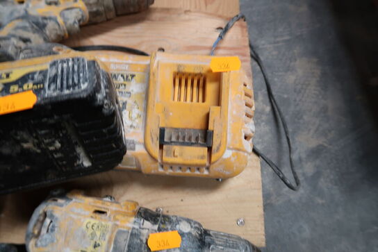 4 stk. akku håndværktøj DEWALT DCF850, DCD796 med 3 stk. batterier og lader