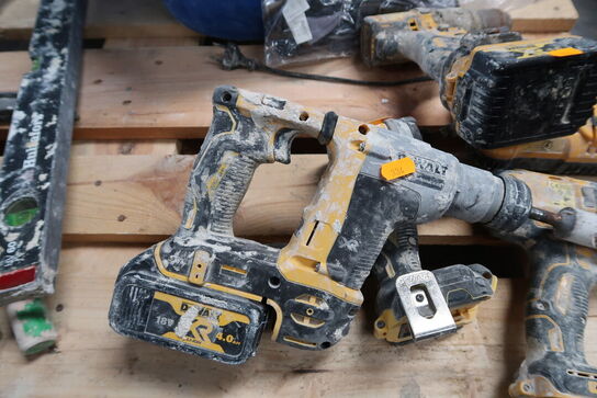 4 stk. akku håndværktøj DEWALT DCF850, DCD796 med 3 stk. batterier og lader