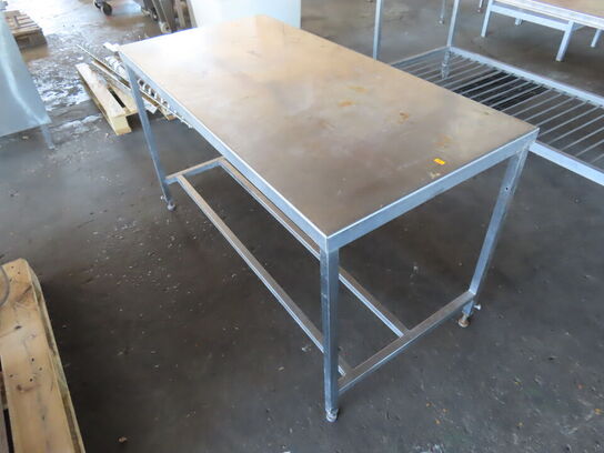 Industrikøkken stålbord