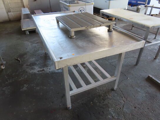 Industrikøkken stålbord inkl. Trinbrædt (tarmbord)