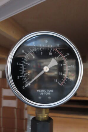 Hydraulisk pressemaskine BILTEMA