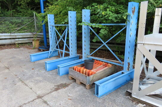 Indhold på plads ved siden hallen