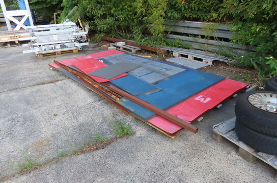 Indhold på plads ved siden hallen