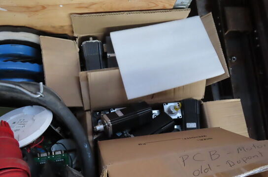 5-6 stk. paller med indhold 