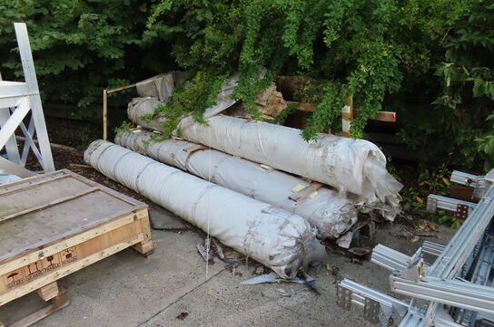 Indhold på plads ved siden hallen