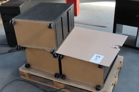 6 stk. Kommoder + bord