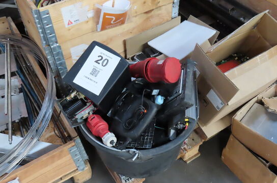 5-6 stk. paller med indhold 