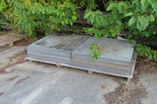 Indhold på plads ved siden hallen