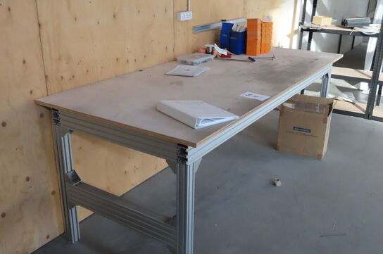 4 stk. reoler + 2 stk. borde