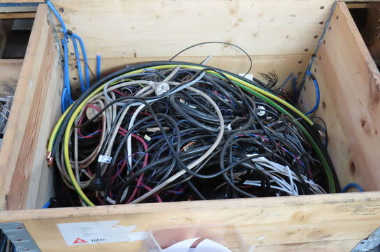 5-6 stk. paller med indhold 