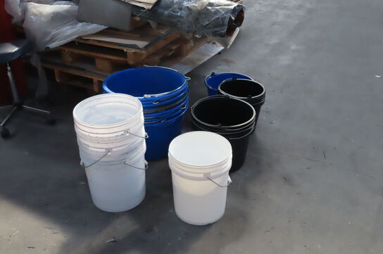 5-6 stk. paller med indhold 