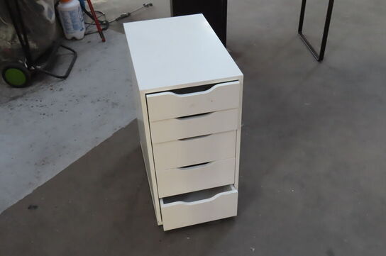 6 stk. Kommoder + bord