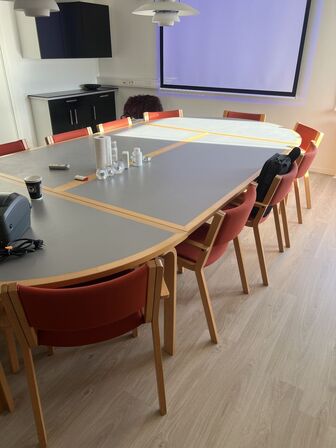 Kantinebord inkl. 12 stk stole