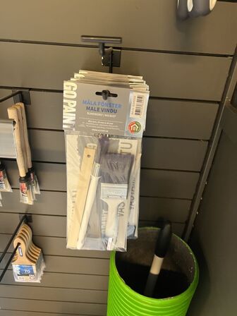 Indhold i reoler - Spartler, pensler m.v.