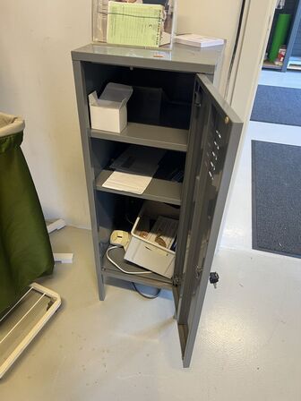 Aflåseligt stålskab