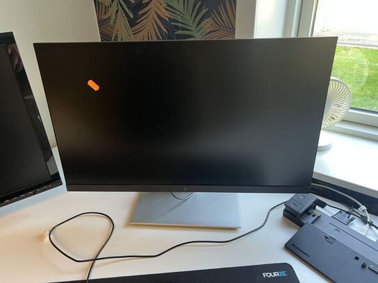 El/hævesænkebord m. kontorstol samt div. IT udstyr