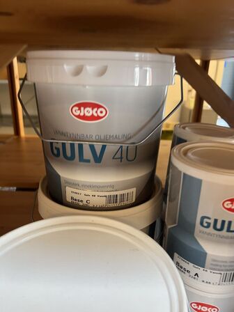 Parti JOTUN & GJØCO i forsk. baser m.v. (se billeder)