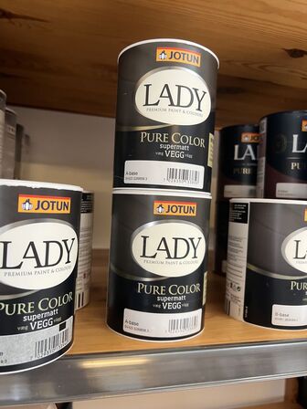 Alt JOTUN maling på fire reoler (se billeder)