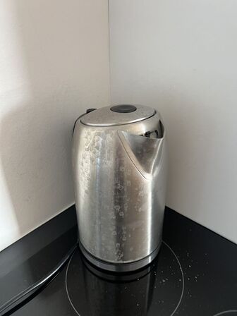 Køkkeninventar bl.a. BRAVILOR BONAMAT kande (se billeder)