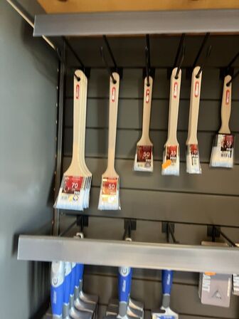 Indhold i reoler - Spartler, pensler m.v.