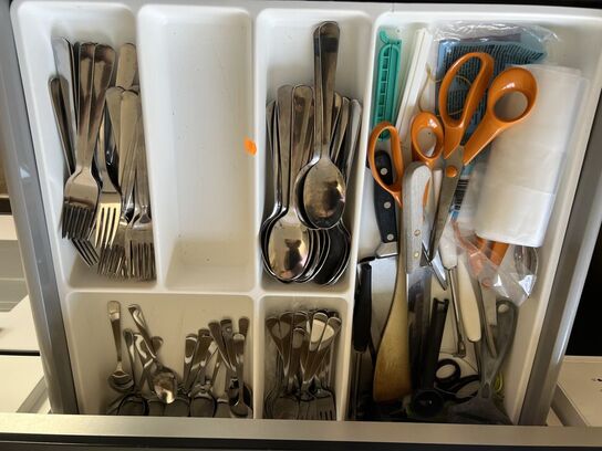 Køkkeninventar bl.a. BRAVILOR BONAMAT kande (se billeder)