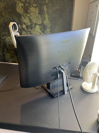 Elhæve/sænkebord inkl. IT udstyr samt skuffedarium