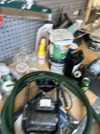 Filebænk inkl. indhold samt værktøjsvæg