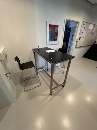 Højbord inkl. 2 stole