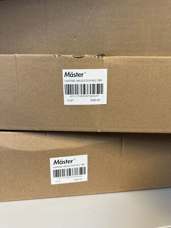 Stålskab samt reol inkl. indhold 