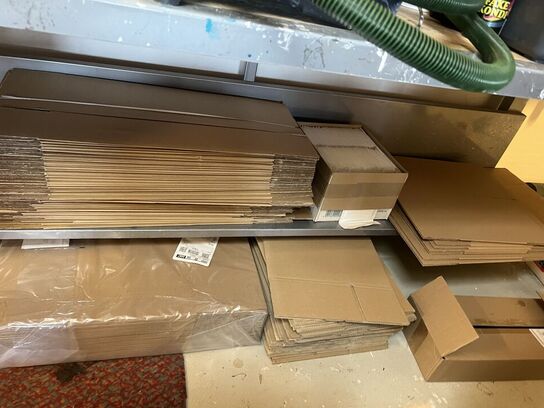 Filebænk inkl. indhold samt værktøjsvæg