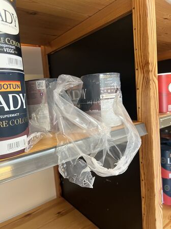 Alt JOTUN maling på fire reoler (se billeder)