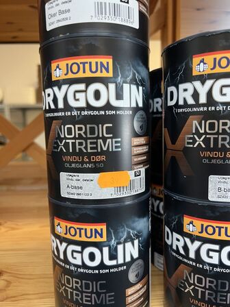 Parti JOTUN & GJØCO i forsk. baser m.v. (se billeder)