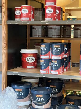 Alt JOTUN maling på fire reoler (se billeder)