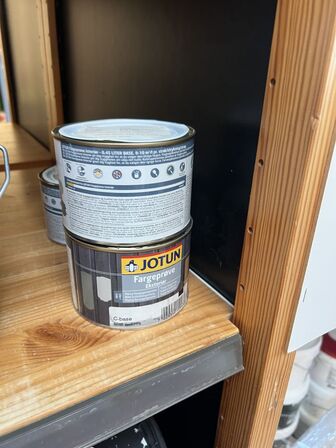 Parti JOTUN & GJØCO i forsk. baser m.v. (se billeder)