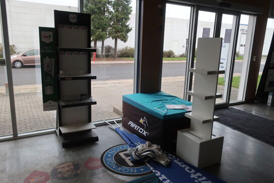 Butiksreoler samt podier 